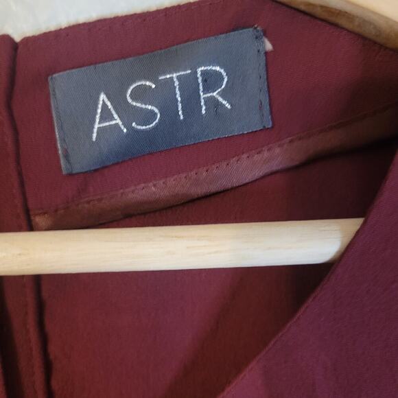 ASTR the Label Shirt Womens XS  Maroon Long Sleeve Back Buttons Career Wear - Picture 3 of 8